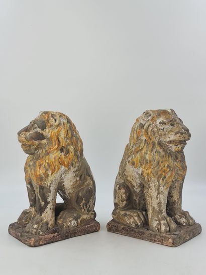 null Paire de lions en faïence ancienne (XVII-XVIIIème ?), probablement Nord de la...