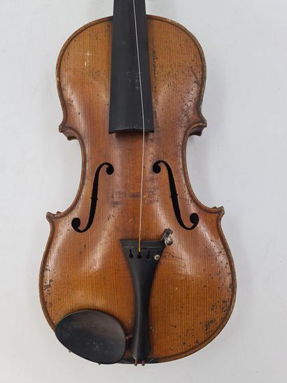null 古代小提琴未上弦。背面有 "KLOTZ "的签名 尺寸：60厘米

优秀的小提琴。背面印有 "KLOTZ "字样。尺寸：60厘米