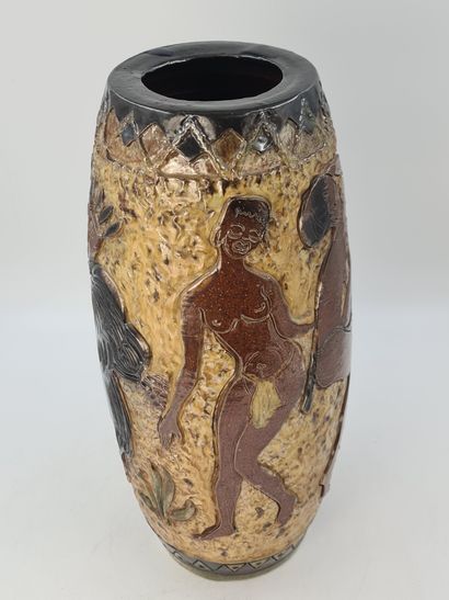 Roger GUERIN (1896-1954). Roger GUERIN (1896-1954). Vase en grès décoré de danseurs...