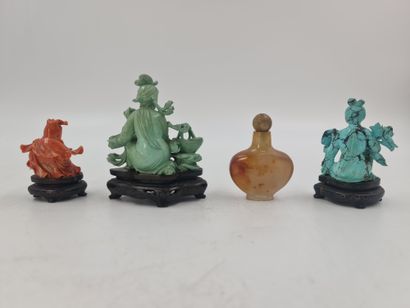 null 三件中国雕像，包括三件春宫，一件是珊瑚，一件是绿松石，一件是综合材料。包括一个小玛瑙鼻烟盒。高度：5至8厘米。

一批中国人，其中有几位在中国的教友，...