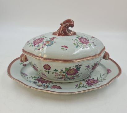 Chinese porcelain covered tureen with poly-lobed...