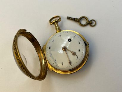 null Onion pocket watch with cock, 18th century, in 18k gold. Decoration in low relief...
