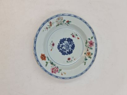 Assiette creuse en porcelaine de Chine XVIIIème...