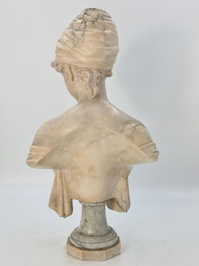 René MAQUET (XIX-XX). Rene MAQUET (XIX-XX). Bust of elegant woman in alabaster. Ht...