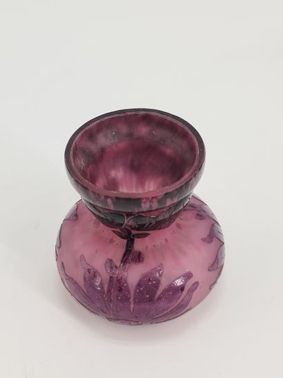 Charles SCHNEIDER (1881-1953). Charles SCHNEIDER (1881-1953). Vase art nouveau à...