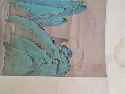 null 中国，20世纪，水墨画卷，丝绸上的颜色和金色的亮点，描绘了山水和佛塔。有杨忠志的签名 杨忠志是京华美术学院的创始人之一（成立于1927年）。尺寸：89...