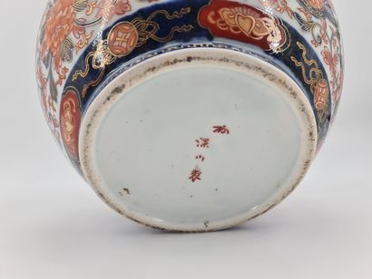 null Japon, fin de la période Meiji Taisho Petite vasque à panse évasée en porcelaine...