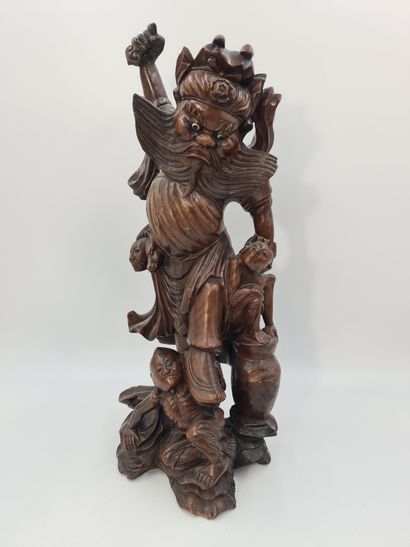 null Lot de 3 bois sculptés Chine vers 1900. Ht : 46, 51, 54 cm.

Lot van 3 houtsnijwerken...