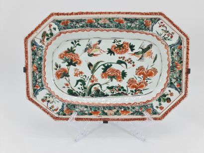 null China 18th century.two octagonal displays in porcelain and enamels of the green...