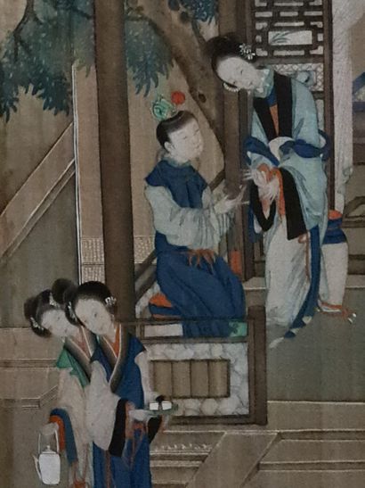 null 中国，19世纪末，一套两幅小型垂直彩色丝绸画，其中一幅画的是一位年轻女子在亭子的窗口接受一位年轻男子的献礼。

中国，19世纪初，两幅小型垂直彩绘套画...