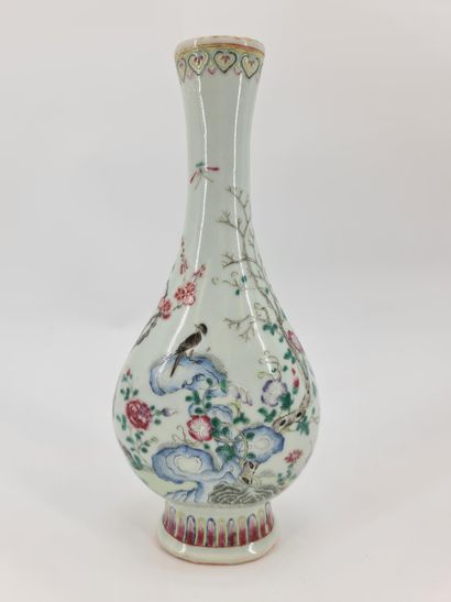 Chine fin XIXème siècle. Vase piriforme à...
