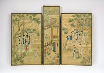 null Chine XIXème siècle. Lot de trois peintures sur soie. Une paire représentant...