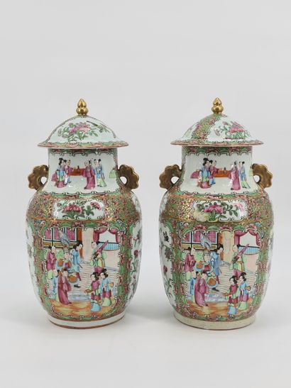 Chine fin XIXème siècle. Paire de vases de...