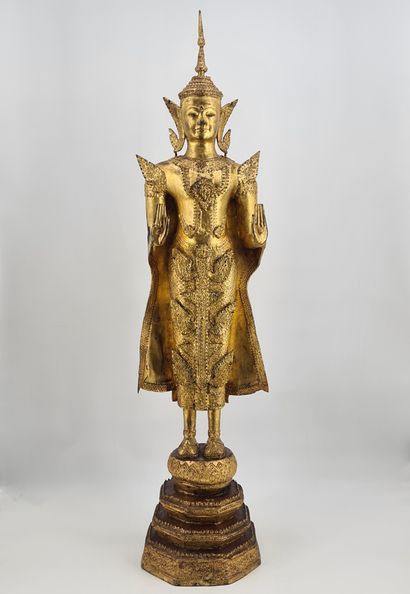 null En direct de l’intimité du peintre. Important Bouddha en tenue de prince, en...