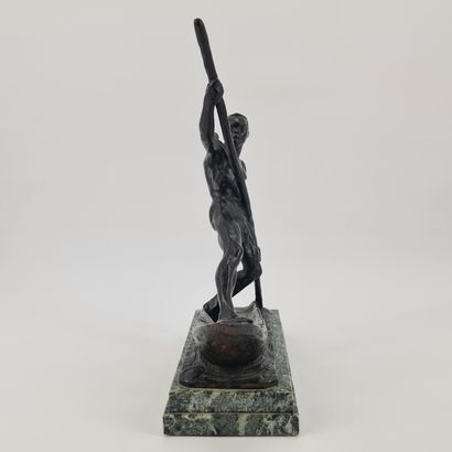 Arthur DUPAGNE (1895-1961). Arthur DUPAGNE (1895-1961). The African piroguier. Bronze...