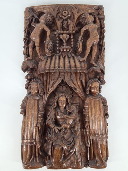 圣母和圣婴约 1600 年高浮雕橡木面板。尺寸：65 x 36 厘米。儿童耶稣的...