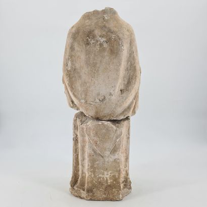 null Saint ou religieux (évêque ?) en pierre calcaire sculptée en deux parties. XVème...