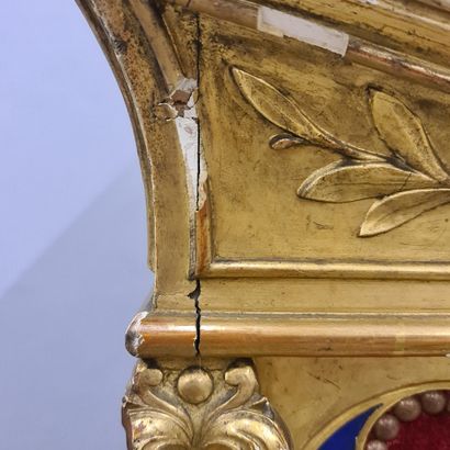 null Prie-Dieu in gilded wood in Gothic style. Nineteenth century. Origin: Château...