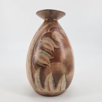 Charles CATTEAU (1880-1966). Charles CATTEAU (1880-1966). Boch Keramis art deco vase...