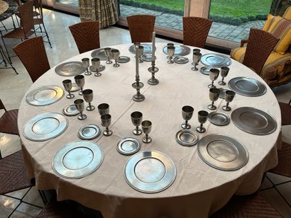 null Christofle pewter service composed of : 12 large saucers, 12 small plates, 12...