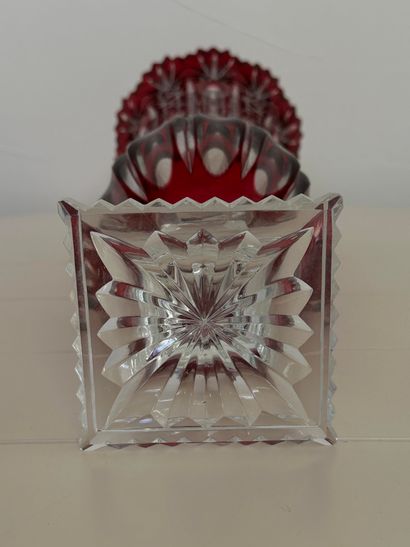 null Bohemian red cut and lined crystal vase. Height: 40 cm.