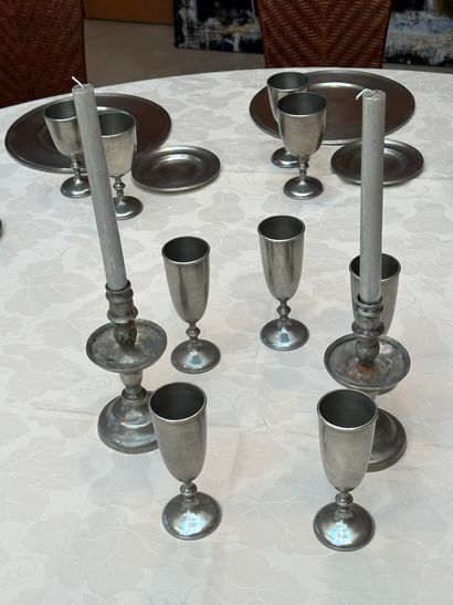 null Christofle pewter service composed of : 12 large saucers, 12 small plates, 12...
