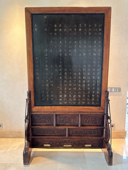 null China, Qing period. Spectacular palace screen, with two-sided decoration of...