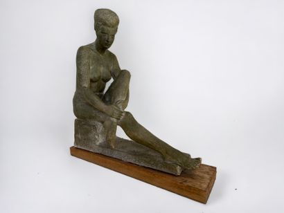 null Seated nude woman. Studio plaster. Anonymous. Height: 55 cm. Length : 53 cm...