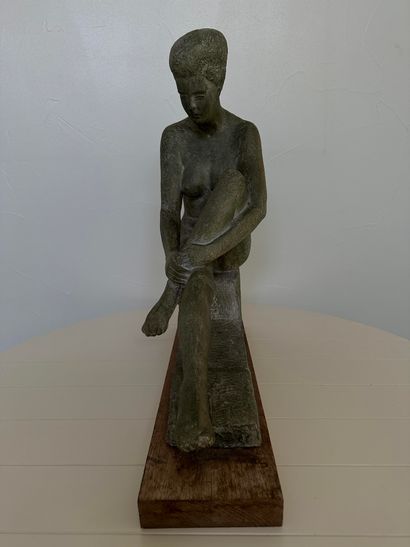 null Seated nude woman. Studio plaster. Anonymous. Height: 55 cm. Length : 53 cm...