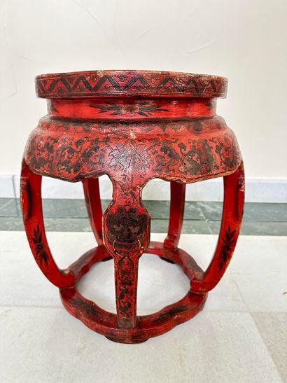 null China, early 20th century. Pair of stools in red lacquered wood with curved...