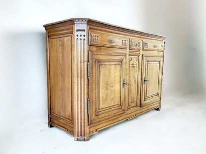 null Eighteenth-century oak dresser with canted sides opening with two doors and...