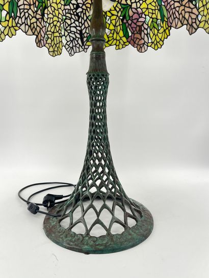 null Tiffany-style mushroom lamp. Beautiful bronze base with green patina. Height:...