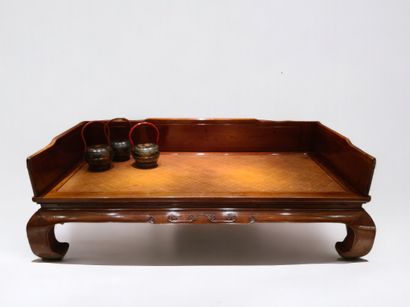 null China, 19th century. Large three-edged luohan bed in natural wood with a beautiful...