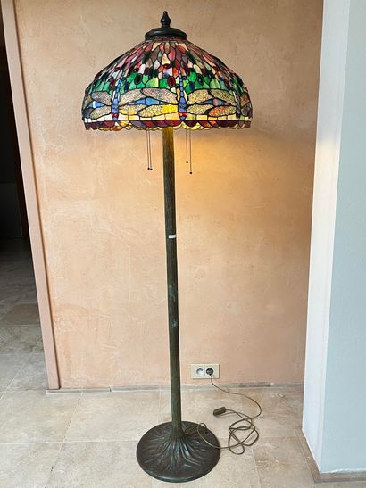 null Tiffany-style floor lamp. Attractive bronze base with green patina. Shade decorated...