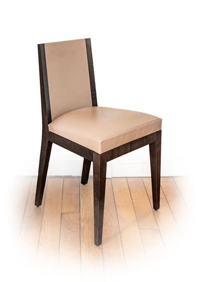 null Maison Philippe HUREL
Suite de huit chaises en bois laqué garniture de cuir,...