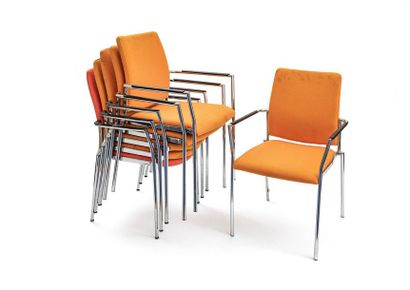 null Jorge PENSI (né en 1946)
Suite de six fauteuils en métal chromé assise en feutre...