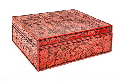 null Élégante boîte couverte en laque cinabre de style Chinois Ming.
Japon, XVIIIe...