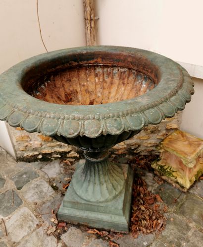 null *Cast iron basin painted in imitation of patinated bronze; the rim with rows...