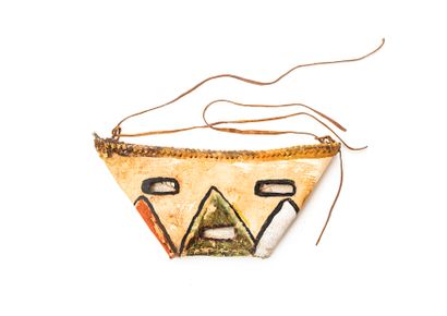 null *HOPI (USA arizona) 

Petit masque en cuir 

Vers 1970

L. 33 x H. 14,5 cm