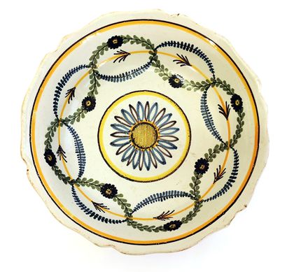 null NEVERS

Bowl in staniferous earthenware decorated with a stylised central flower...