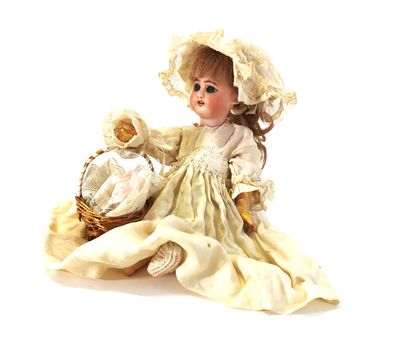 null *Doll with open-mouthed biscuit head marked Halbig

Articulated body in composition

H....