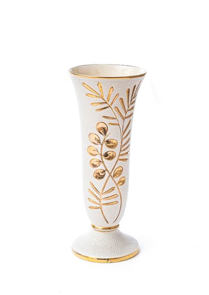 null Manufacture of SAINTE RADEGONDE

Vase with flared neck in crimped ceramic with...