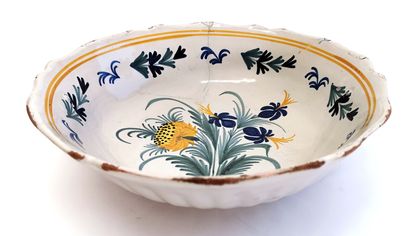 null NEVERS

Earthenware bowl decorated with a floral bouquet surrounded by a leafy...