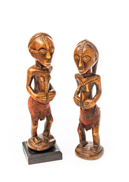 null *TABWA (République Démocratique du Congo)

Couple de statuettes vêtues de pagnes...