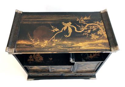 null *JAPAN, 19th century. Meiji Period 

Cabinet in lacquered wood with maki-e lacquer...