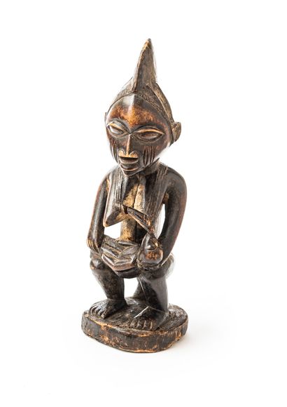 null *YOROUBA (Nigeria)

Statuette de maternité allaitante 

Vers 1960 

H. 31,5...