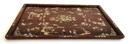 null *VIETNAM, 19th century 

Exotic wood tray inlaid with mother-of-pearl and decorated...