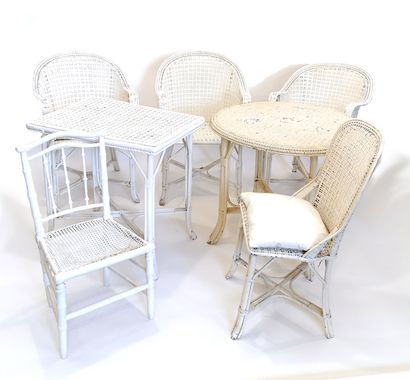 null Rattan garden furniture set comprising a pedestal table, three armchairs, a...