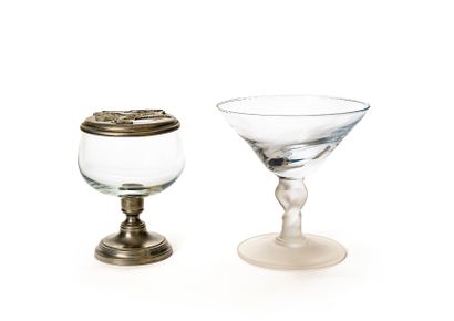 null Glass bowl resting on a frosted foot with twisted shaft (H. 16 cm)

A stemmed...