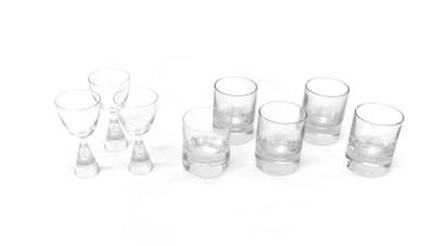 null Partie de verres à apéritifs en cristal de deux modèles différents

H. 8 et...